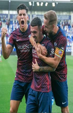 Nacho Ambriz debuta con victoria en España como DT del Huelva