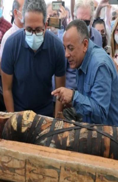 Egipto: Hallan 59 sarcófagos con sus momias con 2 mil 600 años de antigüedad