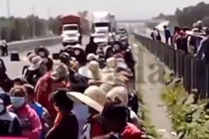 VIDEO: Seguidores de &quot;El Toñín&quot; cierran la autopista Puebla-Orizaba