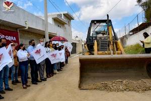 En Cuautlancingo, Lupita Daniel entrega y arranca obras por 9 millones de pesos