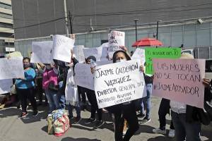 FOTOS: Trabajadoras acusan a director de catastro en Puebla de acoso laboral y sexual
