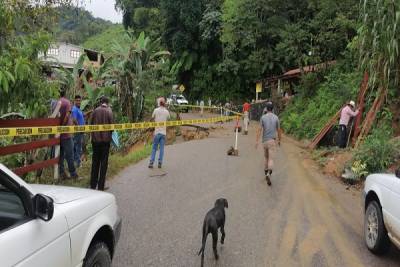 Derrumbe bloquea la carretera Azumbilla-Tlacotepec
