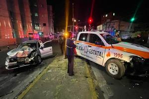 Patrulla de SSP Puebla y vehículo colisionan en la Diagonal Defensores