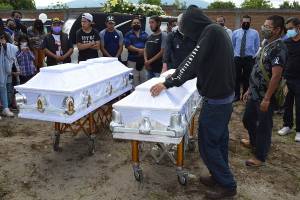 FOTOS: Dan el último adiós a los primos que murieron atropellados en Atlixco