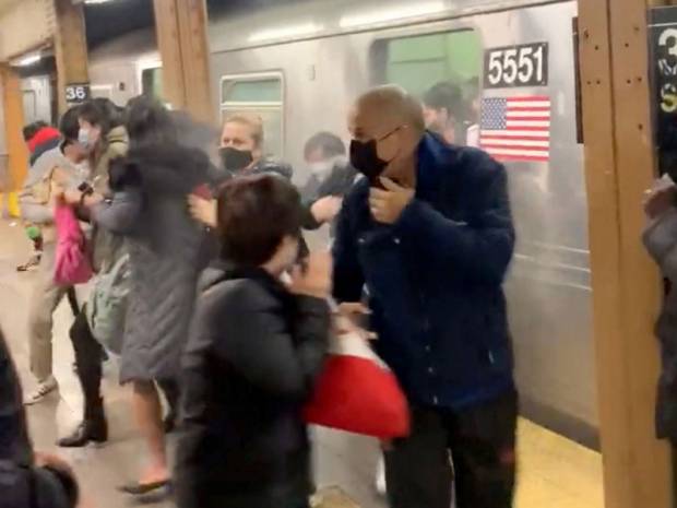 10 heridos de bala en ataque en metro de Nueva York