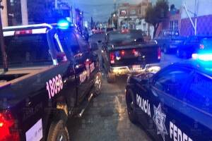 Atropellan a comisario de la Policía Federal en balacera en la Atlixcáyotl