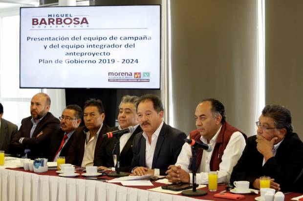 Ex panistas y ex priístas, el equipo de campaña de Barbosa