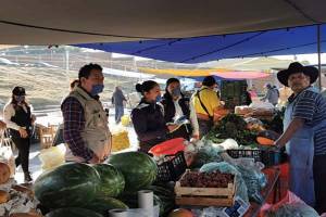 Ayuntamiento de Cuautlancingo recomienda a comerciantes mantener distancia para evitar contagios