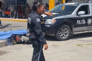 Patrulla de Izúcar de Matamoros mata a motociclista; policía queda a disposición del MP