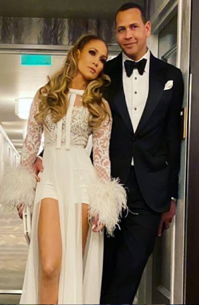Jennifer Lopez aplaza su boda con Alex Rodríguez