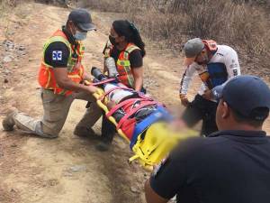Rescatan a ciclista accidentado en el cerro Zapotecas