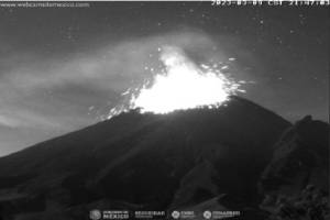 VIDEO: Cierra el Popocatépetl este jueves con dos explosiones