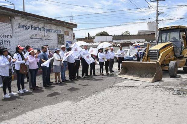 Cuautlancingo: Guadalupe Daniel arranca tres obras de rehabilitación con concreto hidráulico