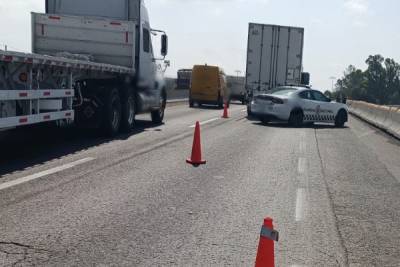 Al menos 16 lesionados dejó colisión de un autobús contra tráiler en la autopista Puebla-Orizaba