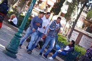 Reportan en redes sociales a trío de asaltantes en el centro de Puebla