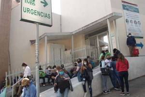 Paciente con COVID se lanzó del segundo piso de un hospital del IMSS