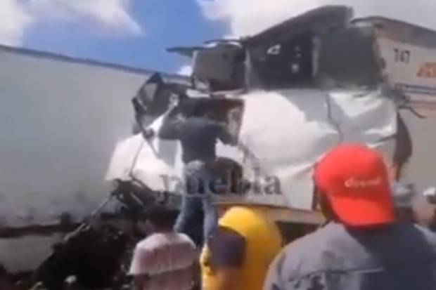 Carambola en la autopista Puebla-Orizaba deja tres lesionados