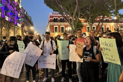 FOTOS: Estudiantes de la BUAP marchan en protesta por compañeros detenidos