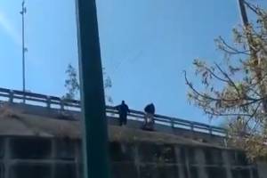 Policías de la SSC evitaron que menor se suicidara en el puente de Los Héroes