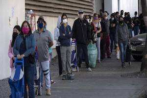 Chile relaja confinamiento y se disparan 60% los contagios de coronavirus