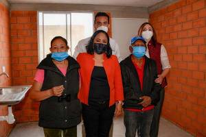 En Cuautlancingo, gobierno del estado entrega vivienda a familia que perdió su casa