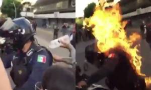 Prendieron fuego a policía durante protestas en Jalisco
