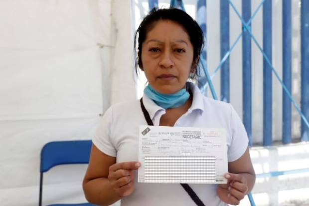 Mujer de Huehuetla exigen le den cuerpo de su hijo en Hospital de Cholula