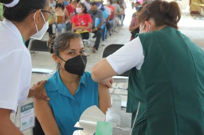 Han vacunado a 62 mil trabajadores de la educación en Puebla: SEP