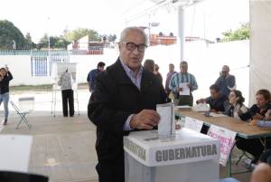 Pacheco Pulido vota en primaria Esteban de Antuñano