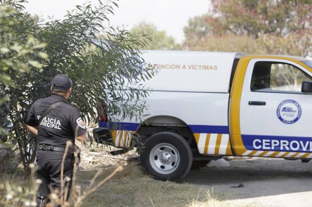 Dos adultos y un niño aparecen calcinados dentro de un vehículo en Naupan, Puebla