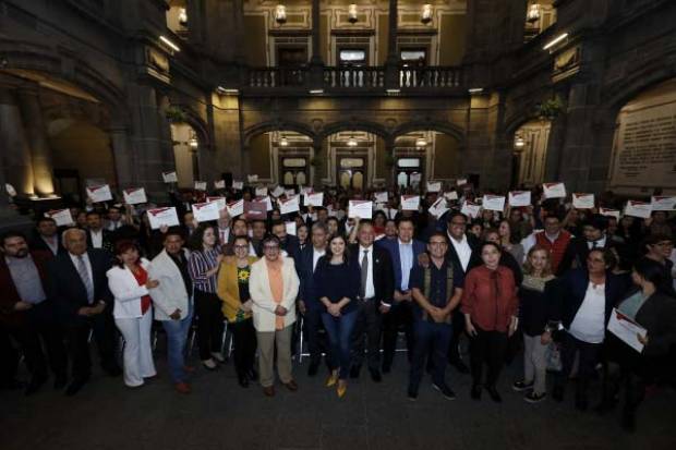 Claudia Rivera galardona a las y los 100 mejores servidores públicos del ayuntamiento de Puebla