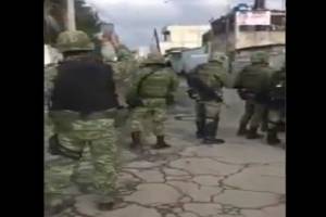 Atacan con palos y piedras a elementos del Ejército en Texmelucan