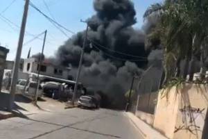 Recicladora ardió en llamas y alertó a vecinos de Tlaxcalancingo
