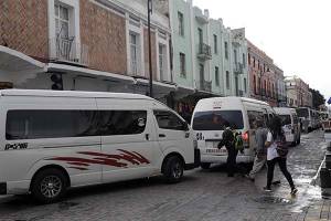 100 llamadas al mes recibe el 911 por robo en transporte público en Puebla Capital
