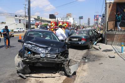 Colisión en Calzada Zavaleta dejó una persona lesionada