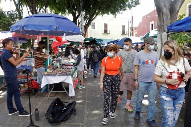 Restringirán acceso en sitios públicos a no vacunados contra COVID en Puebla