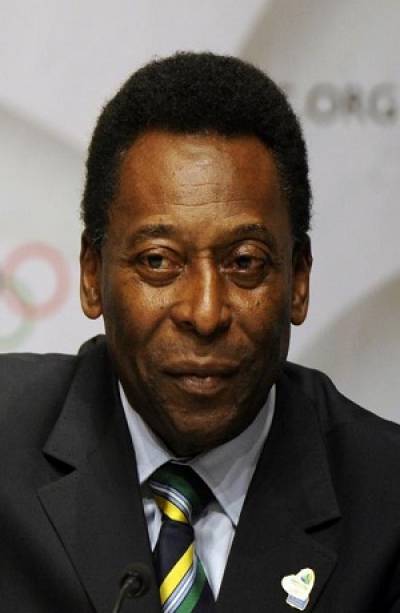Pelé fue hospitalizado en París tras crisis de tetania