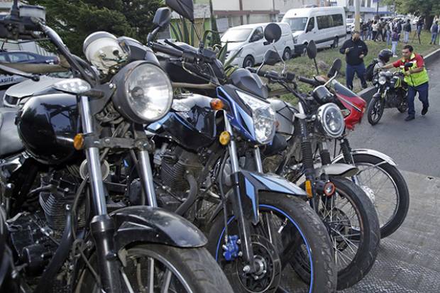SSC de Puebla propone distintivos de colores en motocicletas
