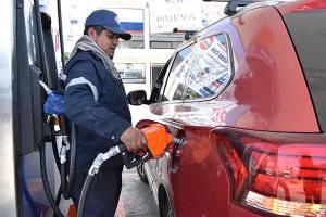 Profeco detecta dos gasolineras poblanas que no dan litros completos