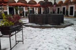 Granizada dejó al centro de Puebla pintado de blanco
