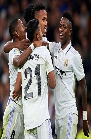 Real Madrid se impone 2-1 al Cádiz y se acerca al Barcelona