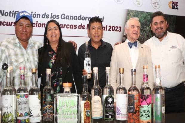 Mezcaleros poblanos obtienen 44 medallas en concurso nacional