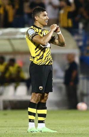 Orbelín Pineda anota en victoria del AEK Atenas 2-0 sobre Giannina