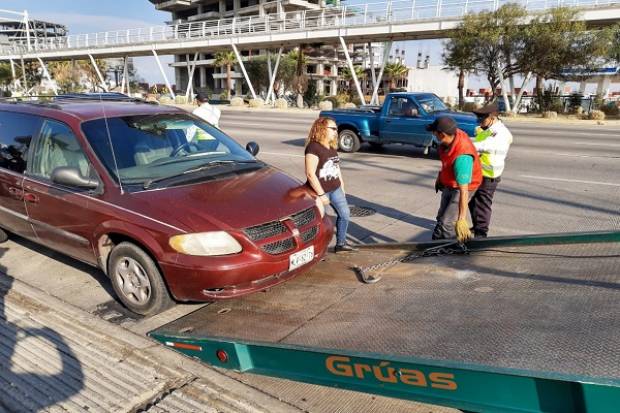 Remiten 21 vehículos al corralón en el primer día del Hoy no circula en Puebla