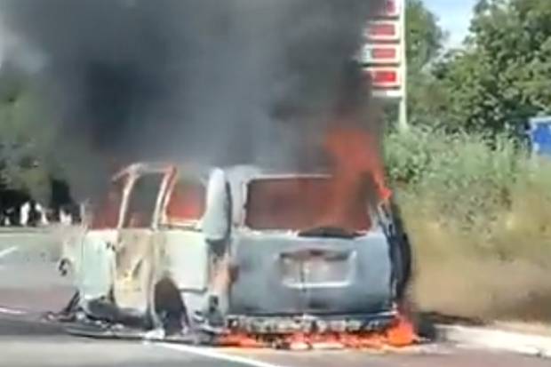 VIDEO: Se incendia camioneta en la autopista México-Puebla