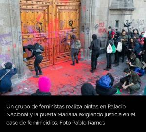 Mujeres protestan en Palacio Nacional: exigen a AMLO frenar feminicidios