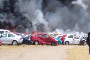 Incendio consumió alrededor de 80 vehículos en corralón ubicado en Chachapa