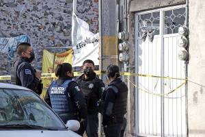 Hombre es asesinado a balazos en el interior de su vivienda en Puebla
