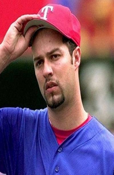 Esteban Loaiza fue sentenciado a tres años de cárcel por posesión de drogas