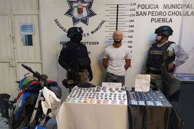 Detienen policías de San Pedro Cholula a colombiano de banda &quot;gota a gota&quot;